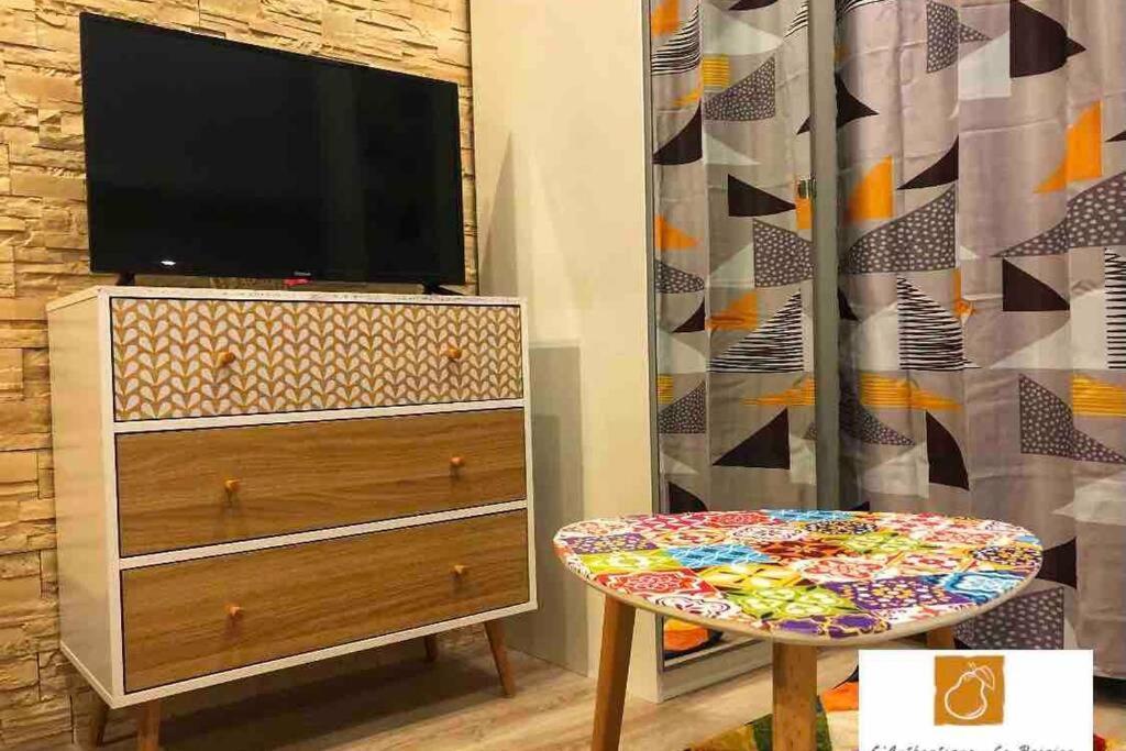 L'Authentique - Le Poirier Apartment Orleans Luaran gambar