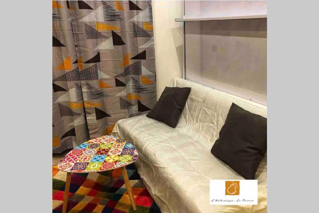 L'Authentique - Le Poirier Apartment Orleans Luaran gambar